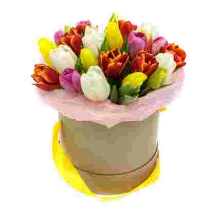 Тюльпаны в шляпной коробке